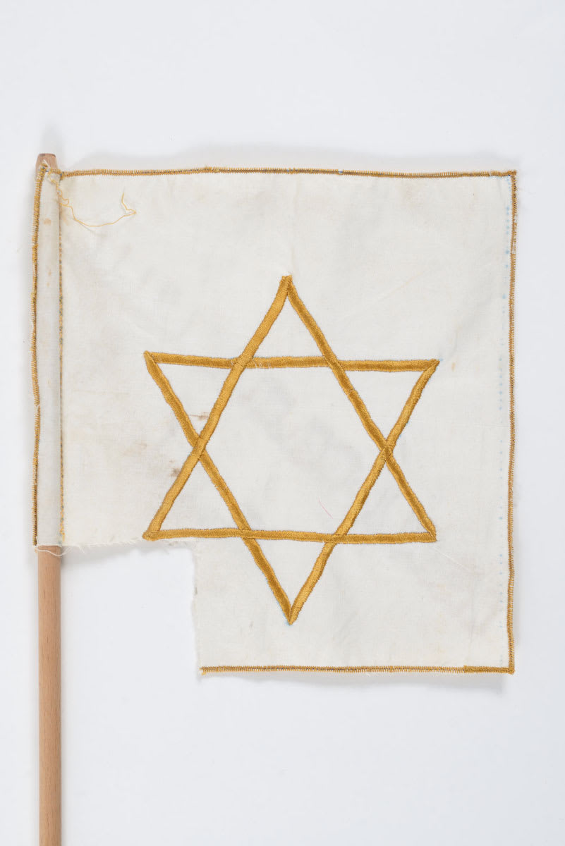 Simhat Torah flag that Leopoldina Natnova received in the Terezin ghetto