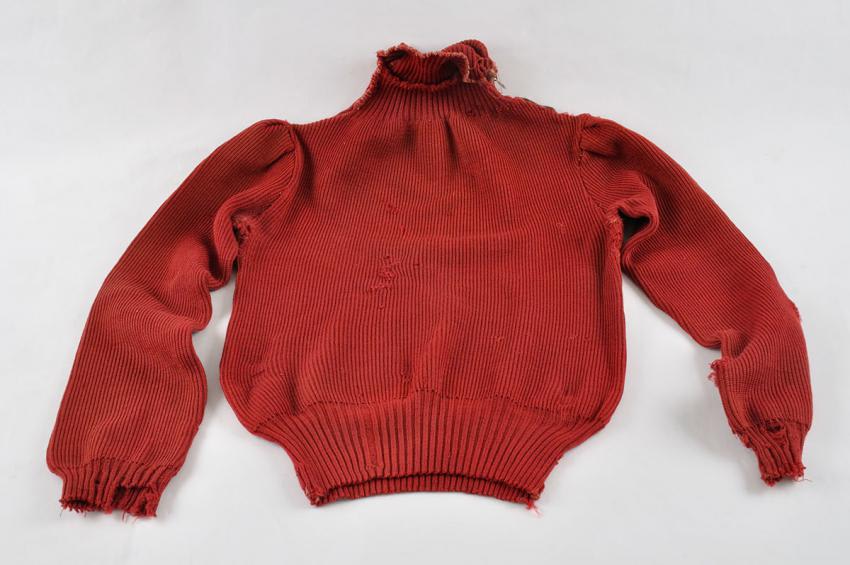 Sweater that Chana Zumerkorn from Lodz gave to her brother Joseph when they parted during the Holocaust