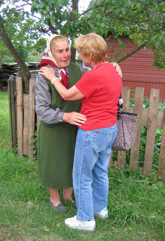 The meeting between Janina and Esther in Iwje