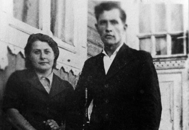 Partisans Shalom Cholawski and Hedva (Friedl) Lahowitzky-Eichenwald after they returned to Nieśwież with the Red Army occupation of the area in July 1944.