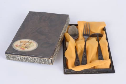 Baby’s eating utensils that arrived together with Henri Hamerslag when Mirjam Waterman transferred him to Hetty Voute at the train station and thence to Katy Mulder