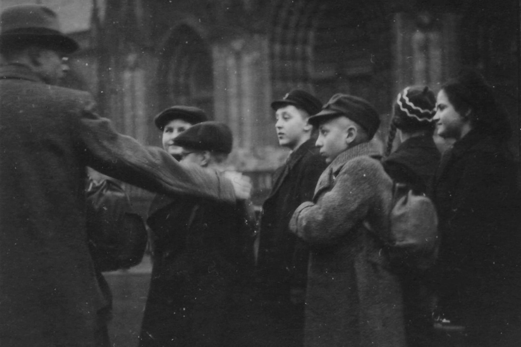 Dr. Erich Klibansky, headmaster of the "Yavne" Jewish gymnasium in Köln parting from his pupils. January 1939