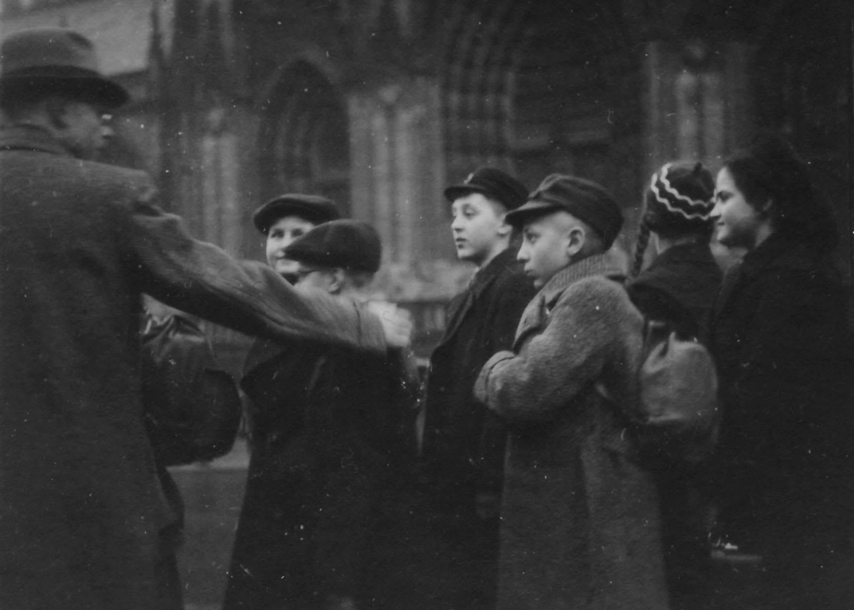 Dr. Erich Klibansky, headmaster of the "Yavne" Jewish gymnasium in Köln parting from his pupils. January 1939