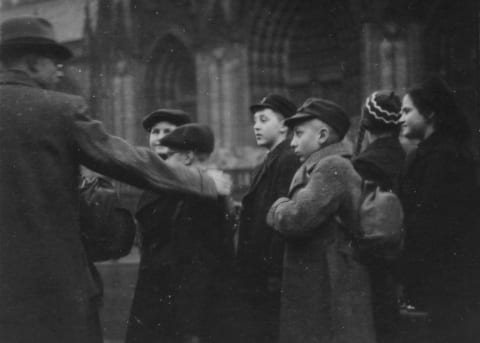 Dr. Erich Klibansky, headmaster of the "Yavne" Jewish gymnasium in Köln parting from his pupils. January 1939