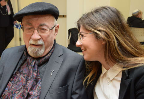 Raul-Israel Teitelbaum with his granddaughter. Yad Vashem, 2018