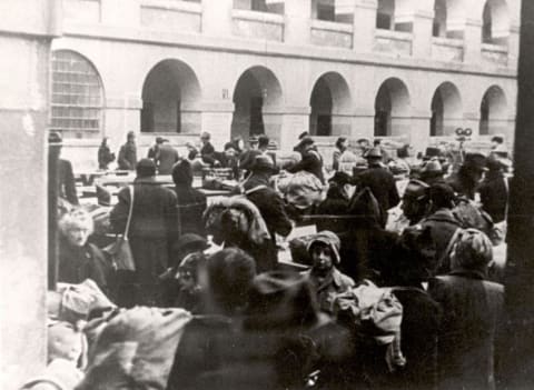 יהודים שגורשו ממחנה הריכוז וסטרבורק בהולנד מגיעים לגטו טרזין, ינואר 1944
