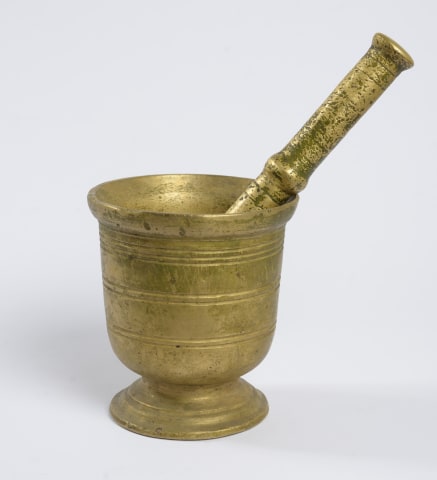 Pestle and mortar that belonged to Sha'aduna Cohen from Djerba, Tunisia