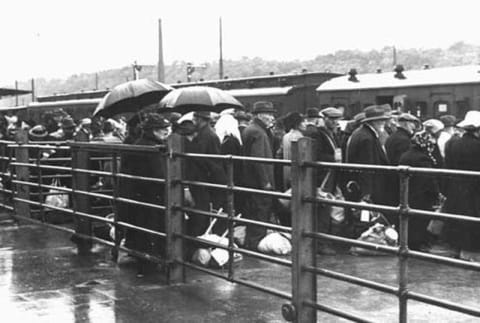 The Online Guide of the Deportations of Jews Research Project
