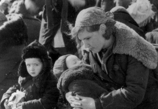 A mother and her children before their execution in Lubny, Ukraine