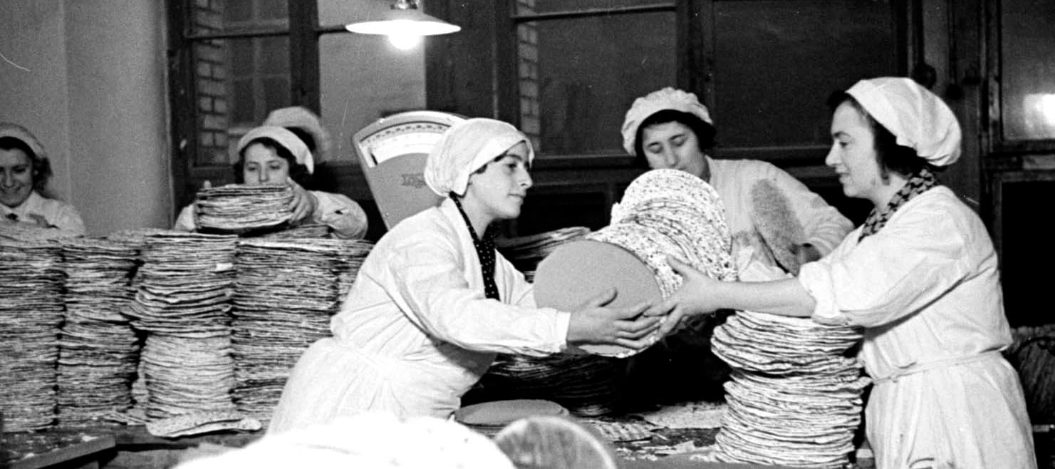Herzog matzah factory, Berlin, Germany, 1936