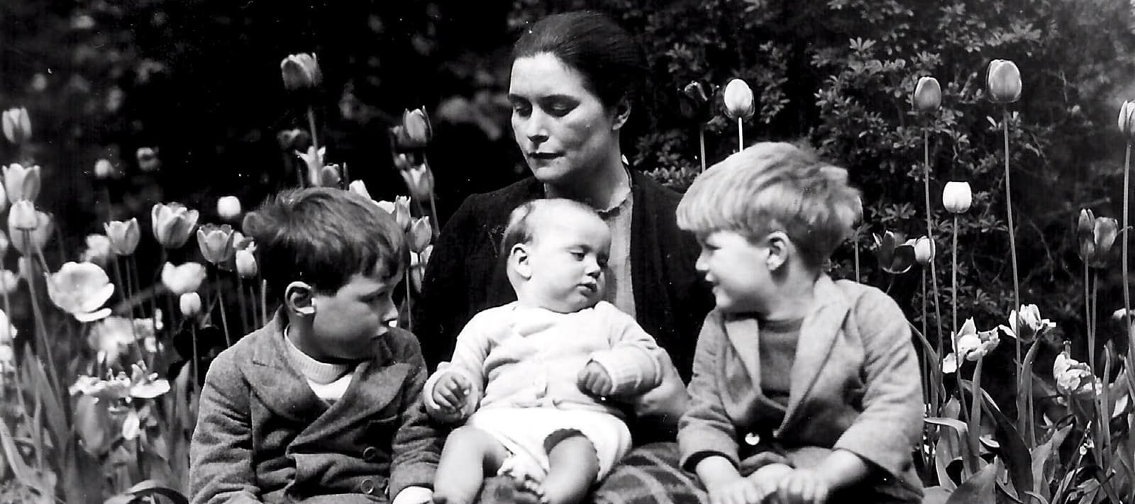 Sofka Skipwith with her sons, Cookham Dean, 1939