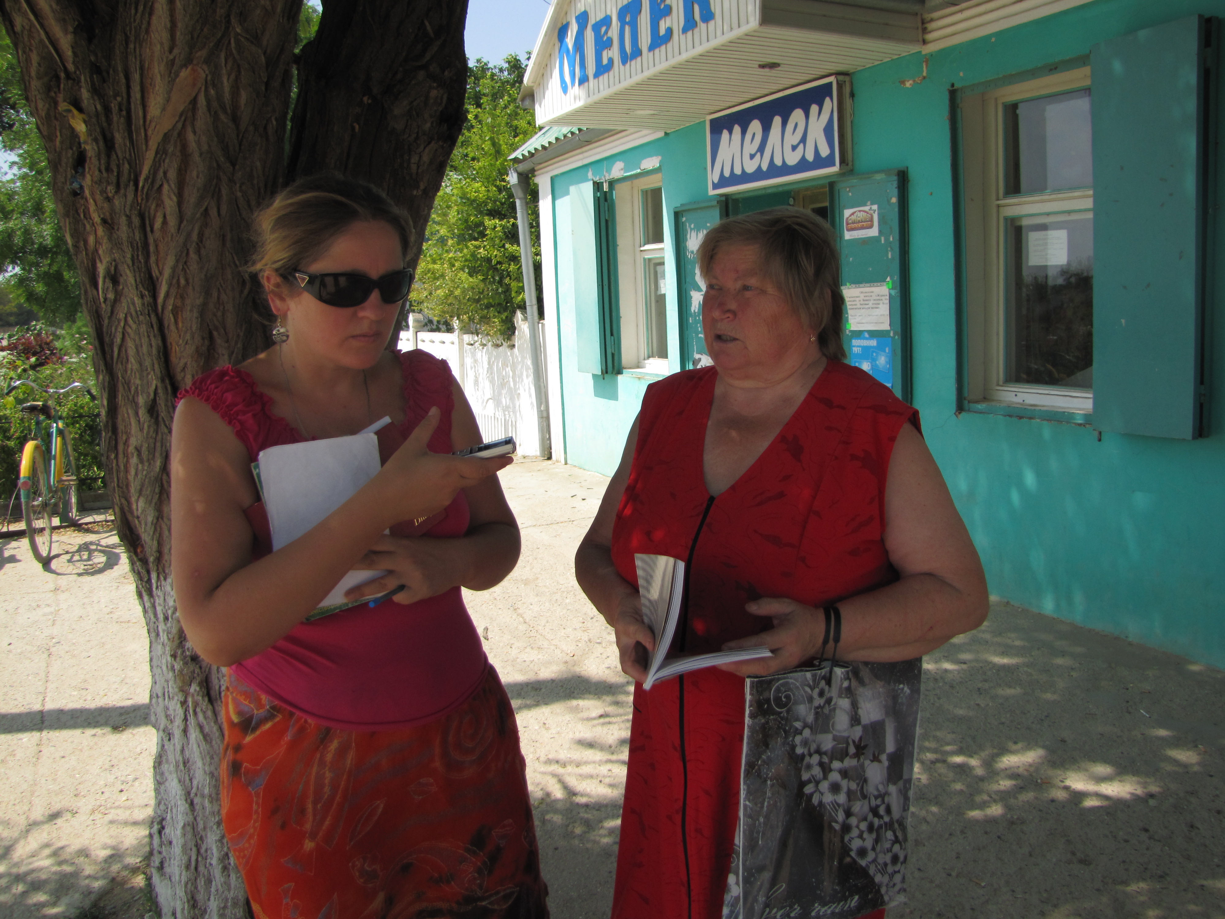 Galina Badaeva (right). Photographer: 	Mikhail Tyaglyy.