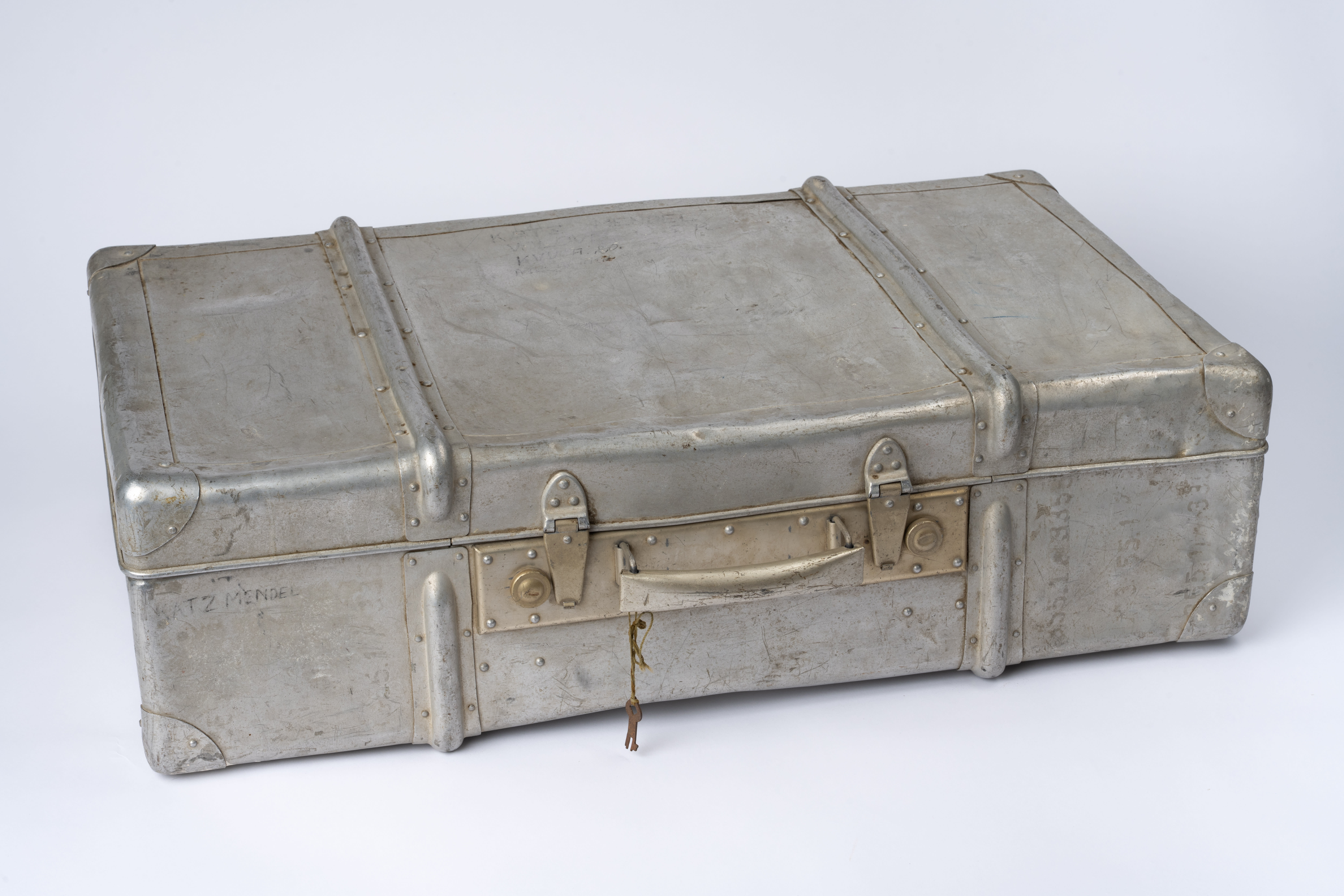 Suitcase that Menahem-Mendel Katz took to Eretz Israel after WWII