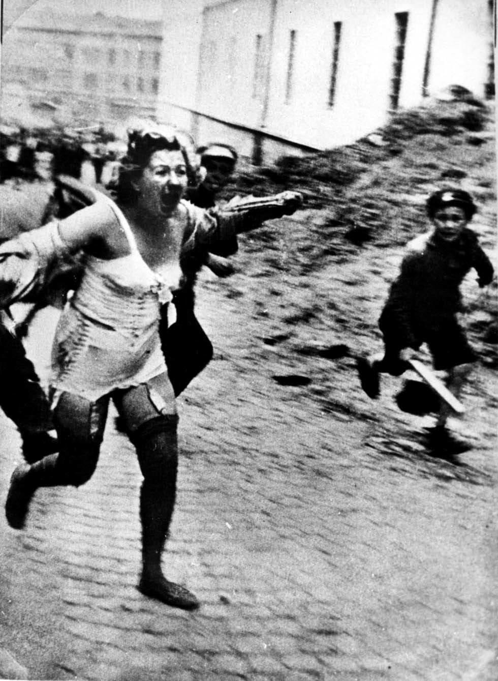 Jewish woman chased by Ukrainian crowd during the pogrom