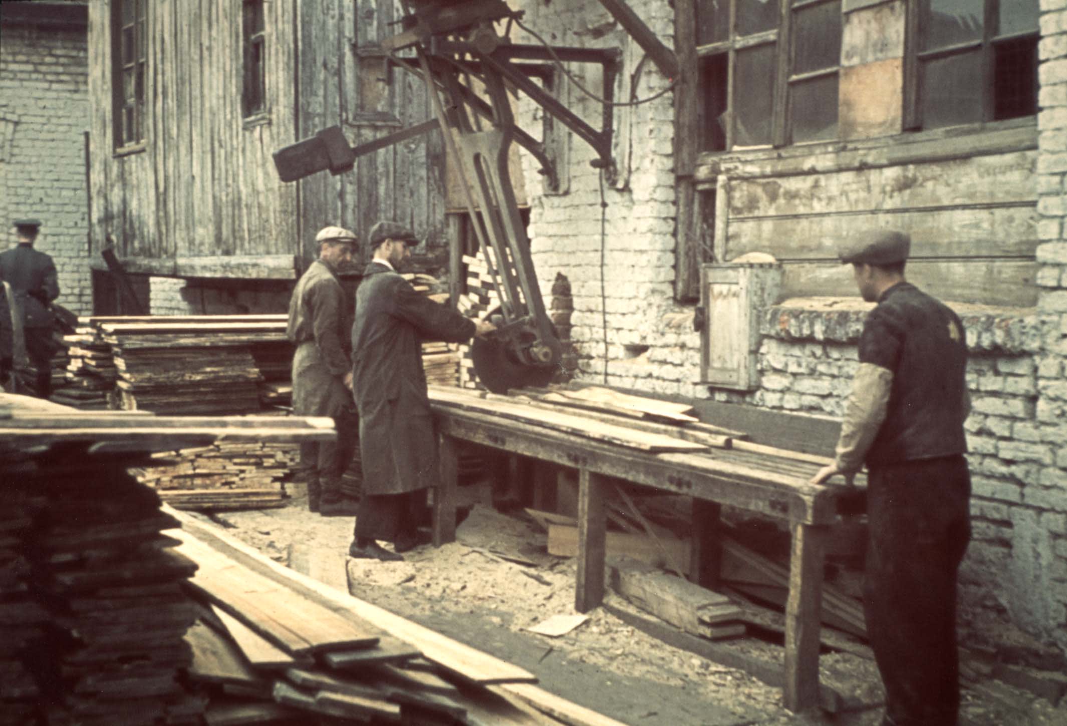 洋楽 Haupt Kampf Linie Aus dem Ghetto Colour photographs taken in the Lodz Ghetto by a Austrian