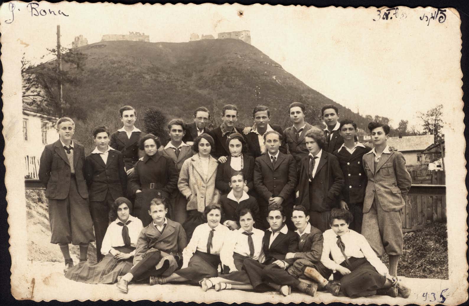 Members of Hashomer Hatzair youth movement