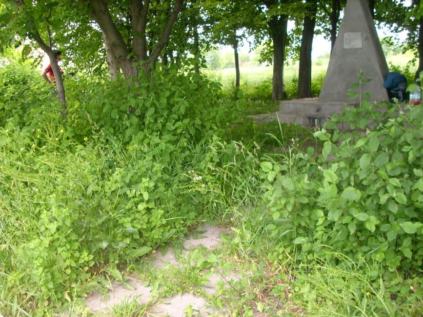 Old monument, erected duirng the Soviet period.