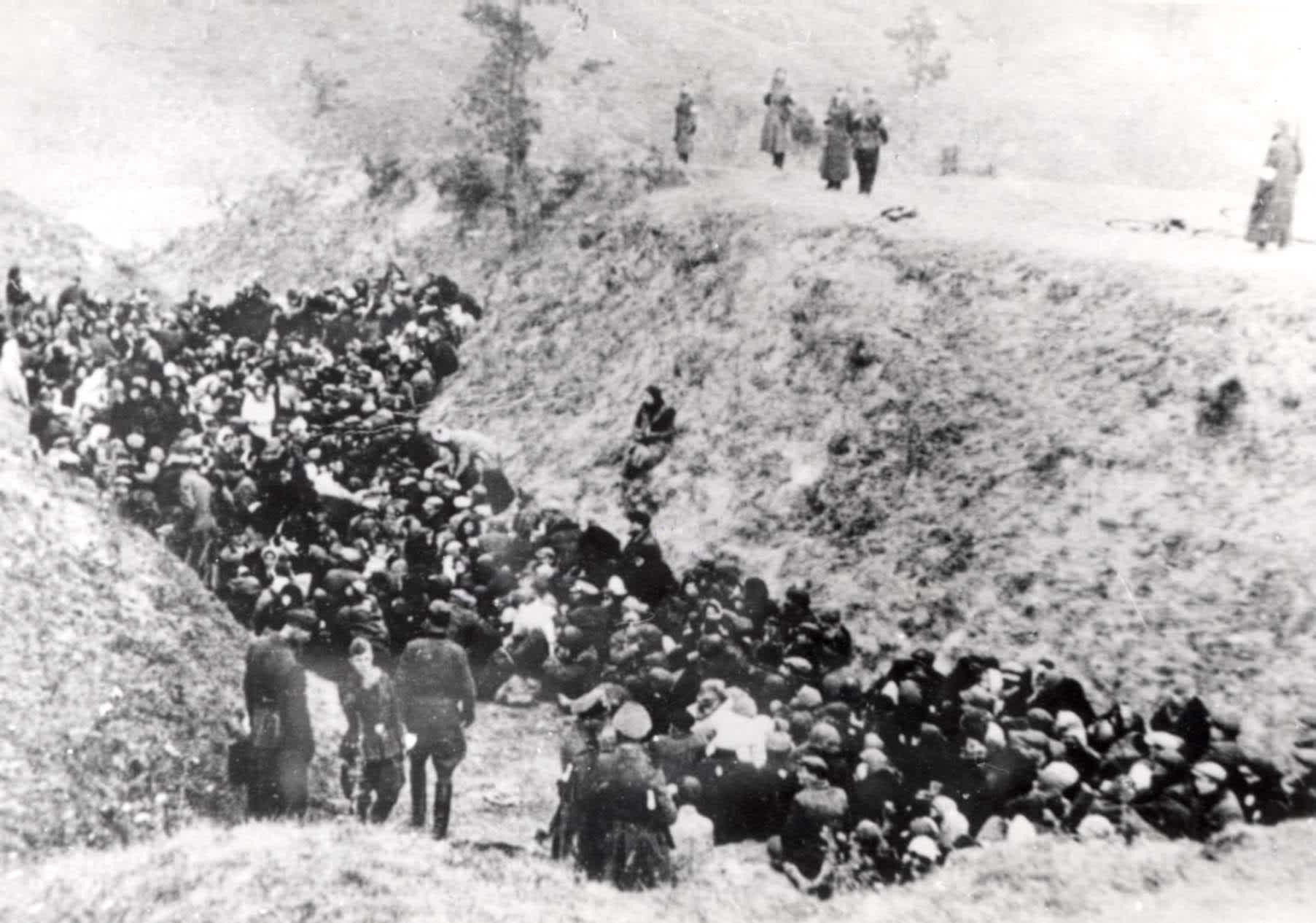 The remaining Jews of Zdołbunów prior to their execution.