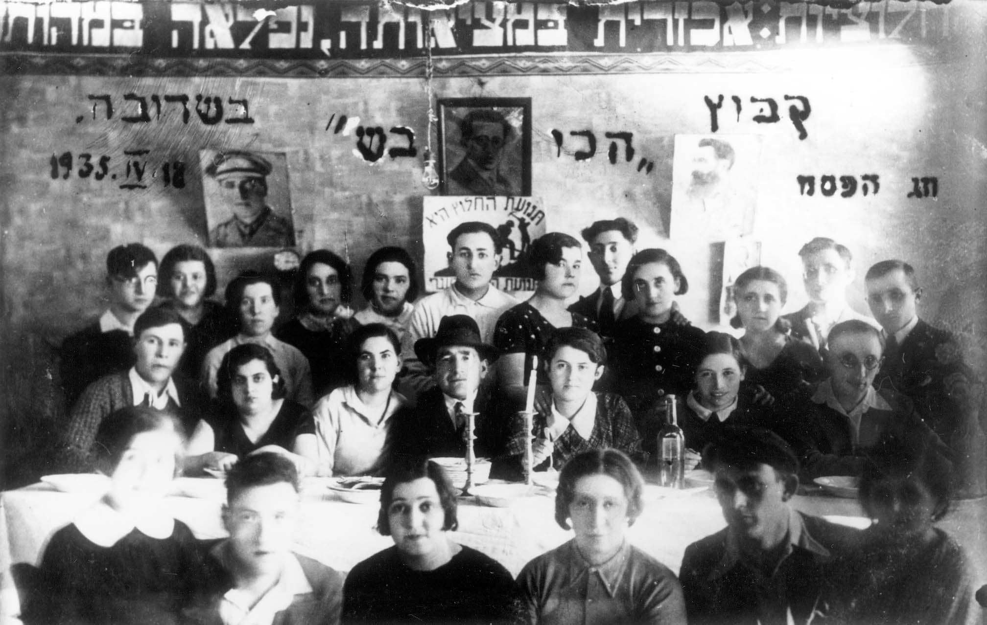 Kibbutz Hakovesh in Šeduva celebrating Passover, April 4, 1935