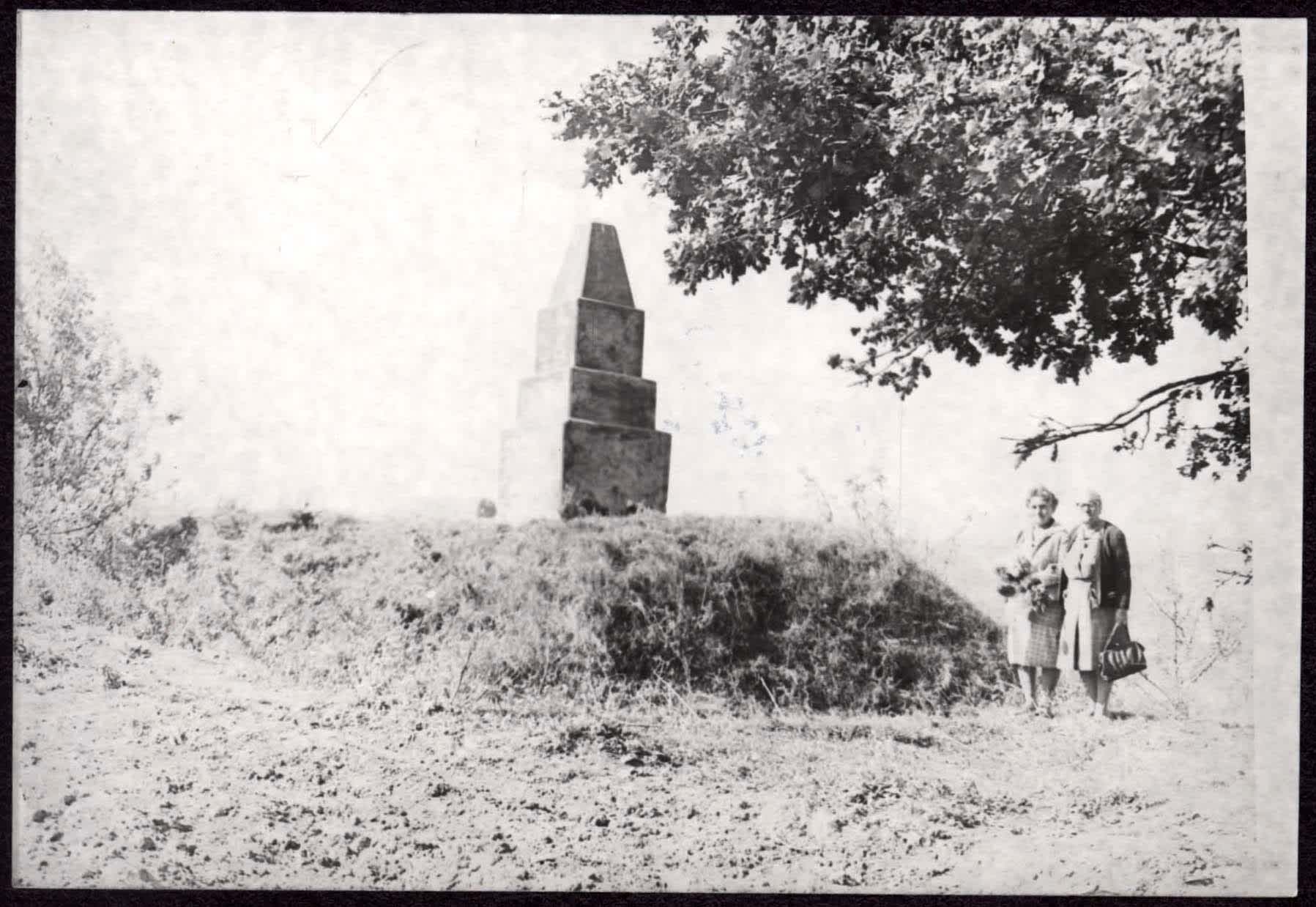 Commemoration of the victims in the Manevtsy forest
