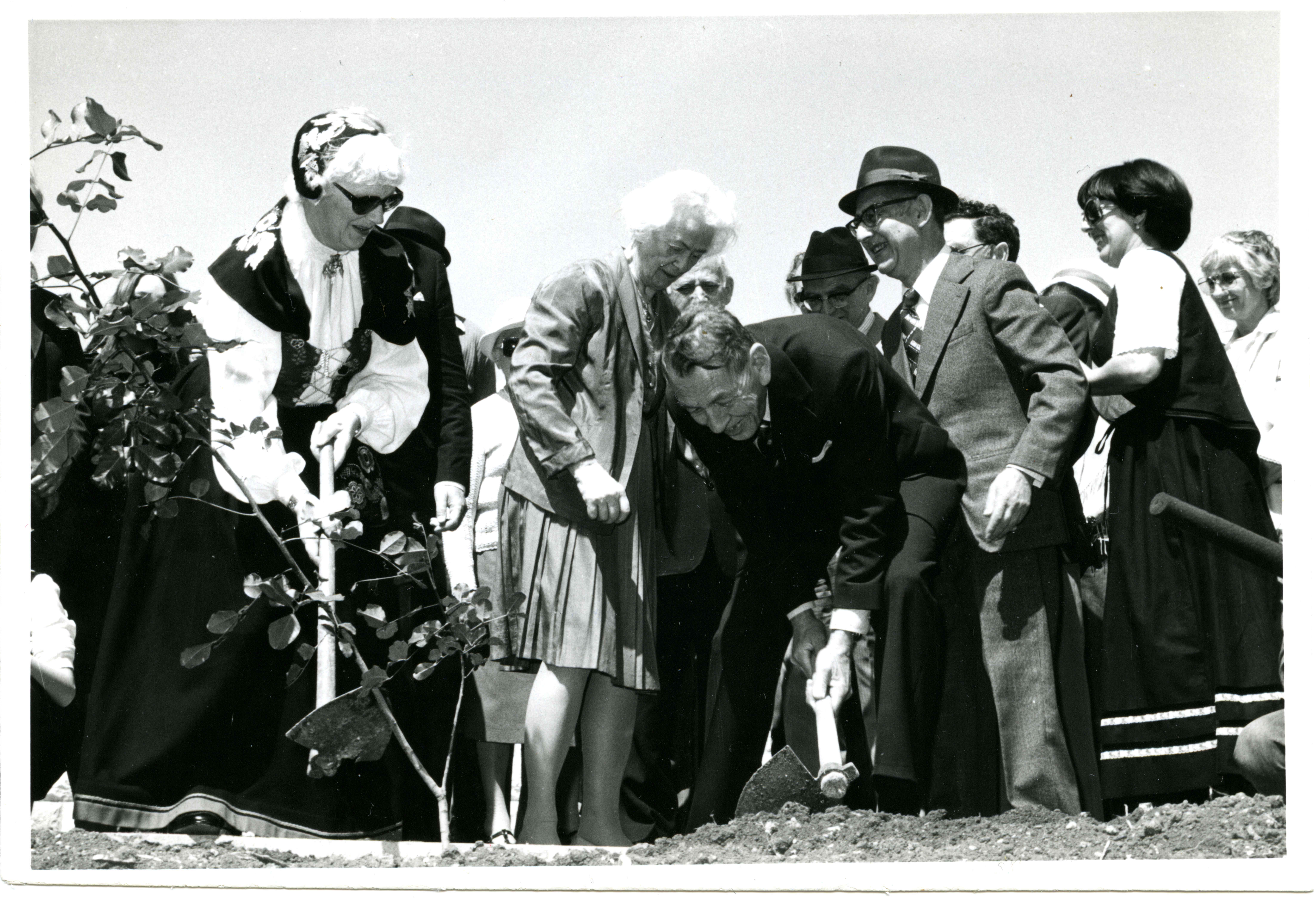 Planting of a tree at Yad Vashem in honor of rescuers of Jews of the Norwegian Underground, March 20th, 1978. From left: Gerd Pettersen, Sigrid Helliesen Lund, Alf T. Pettersen.