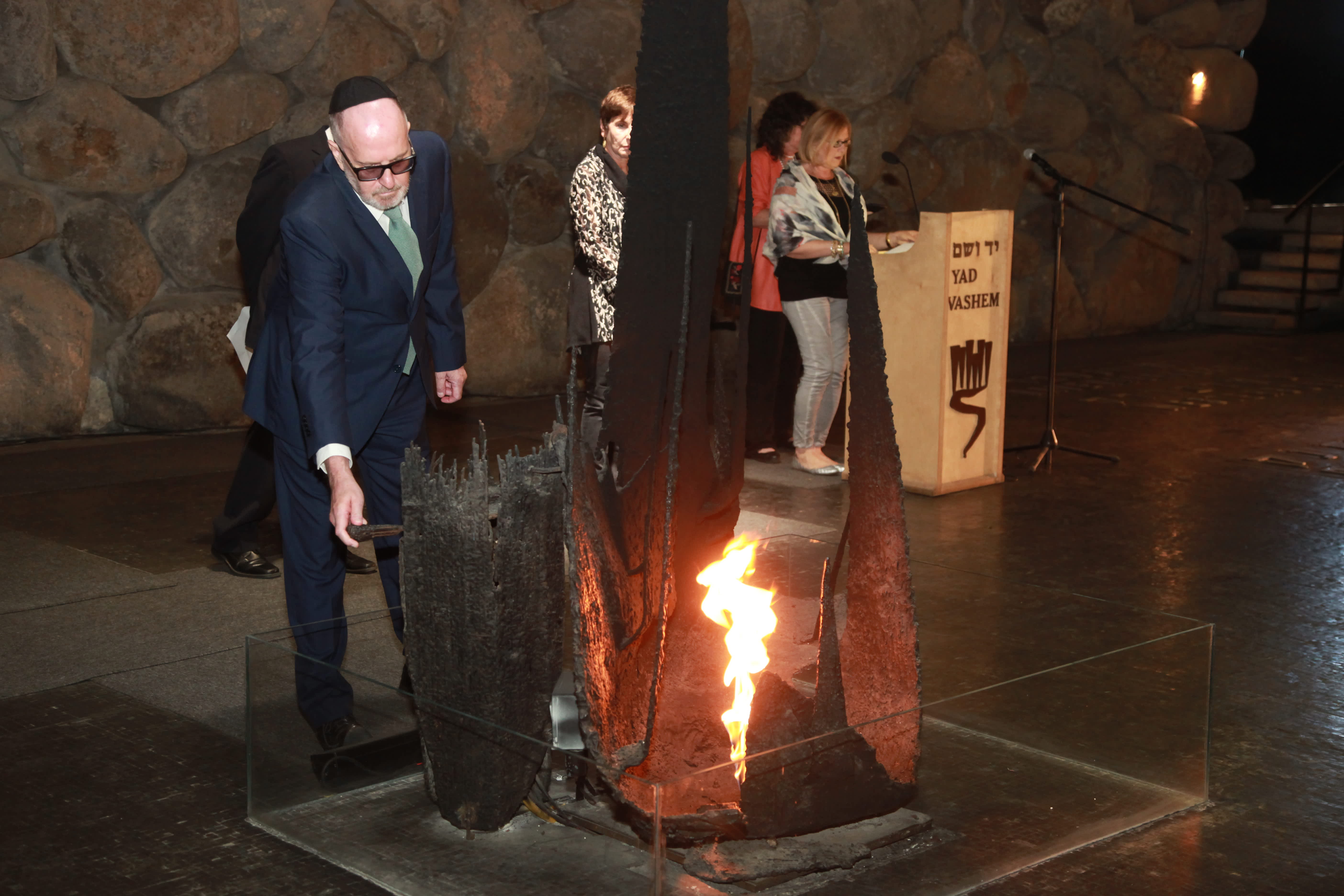 Anthonie Vink, grandson of Jan Kamphuis and grandson of Klaziena, rekindling the eternal flame in the Hall of Remembrance, Yad Vashem, 12 July 2016