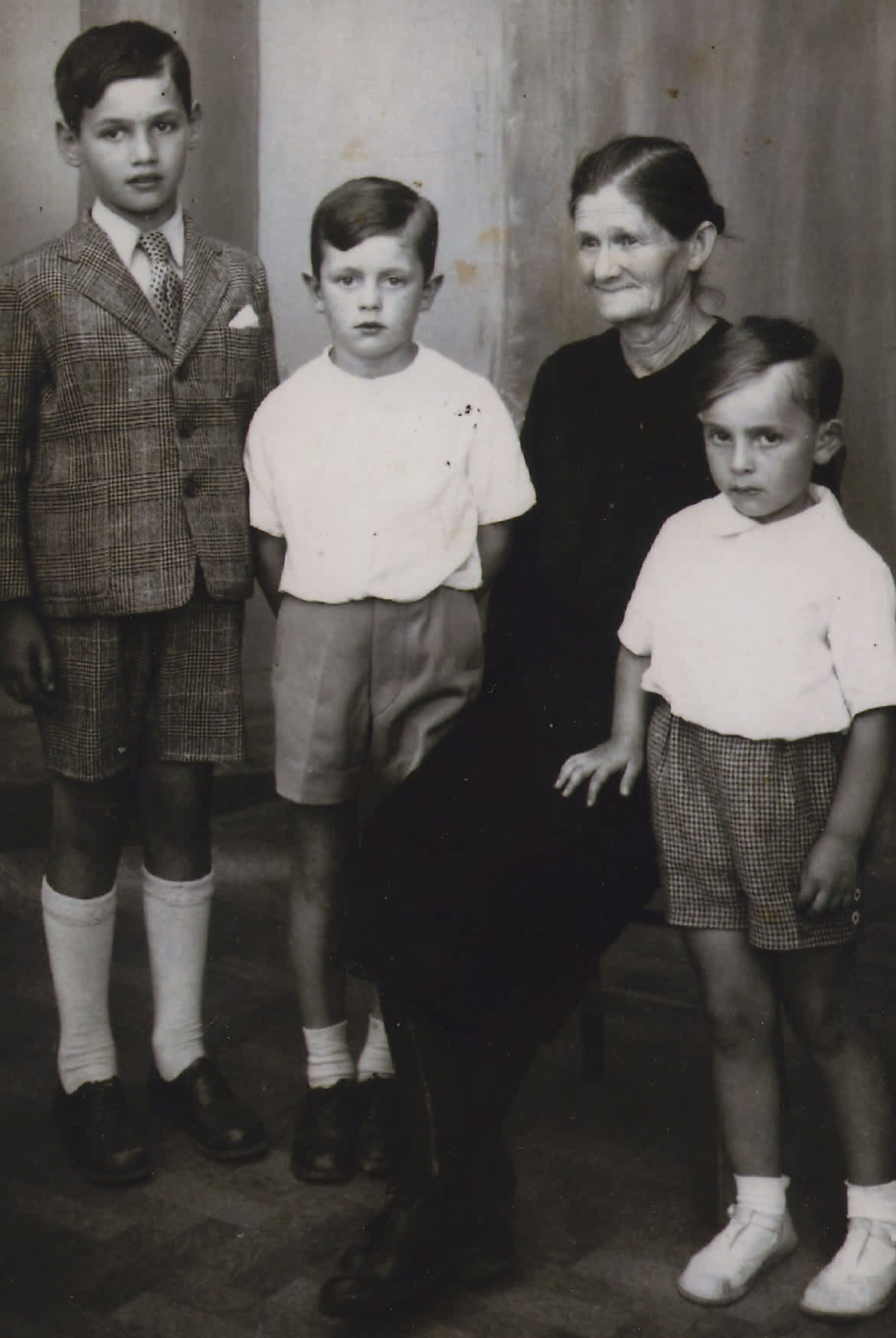 from left: Andre Sartene, Michel Lenom, Euphrasie Lahue, Richard Sartene, 1943.