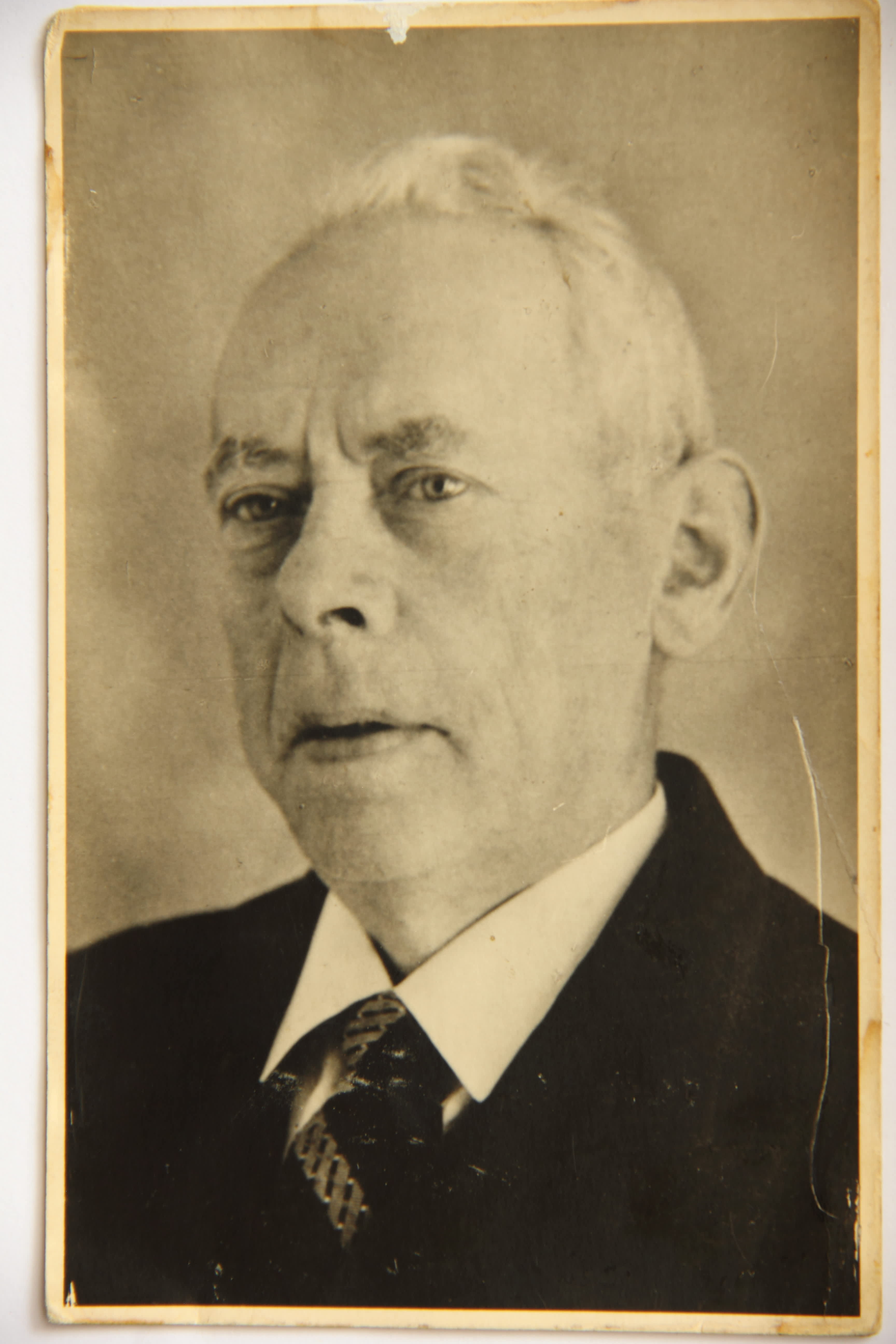 rescued Betty Boas, rescuer Maria Apolonia Kwant and the rescuers' granddaughter Monica Kleinen, 1948