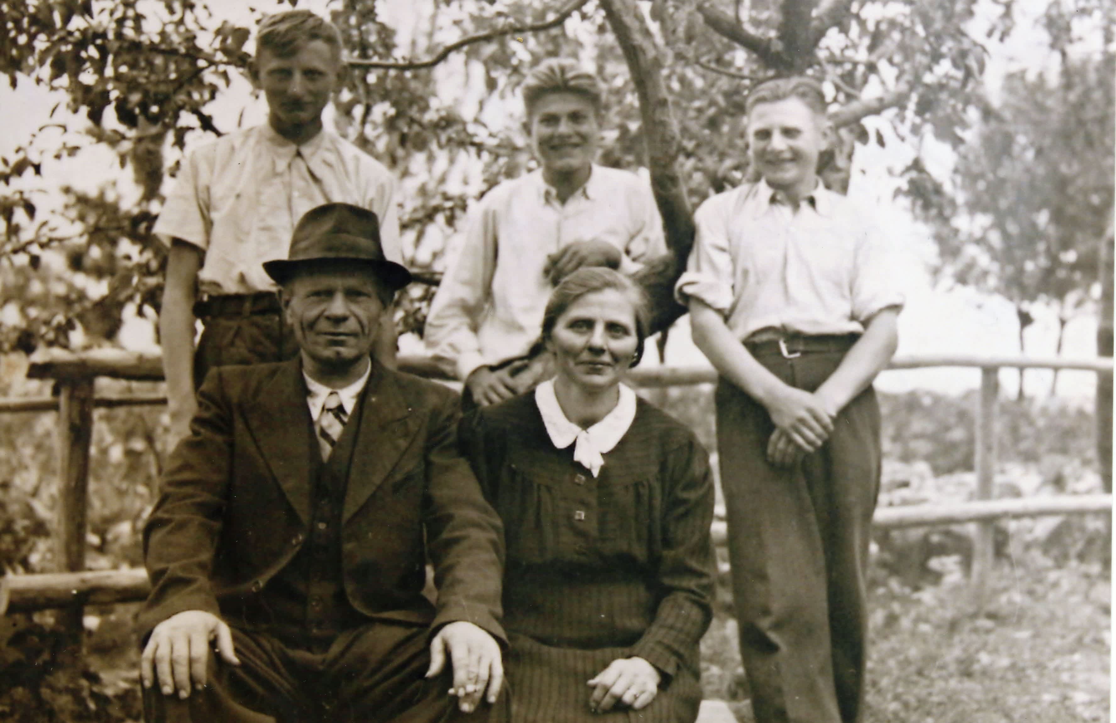 Izaak Goetz with family, Tekla & Wladyslaw Kosiba with sons, Tekla & Wladyslaw with sons