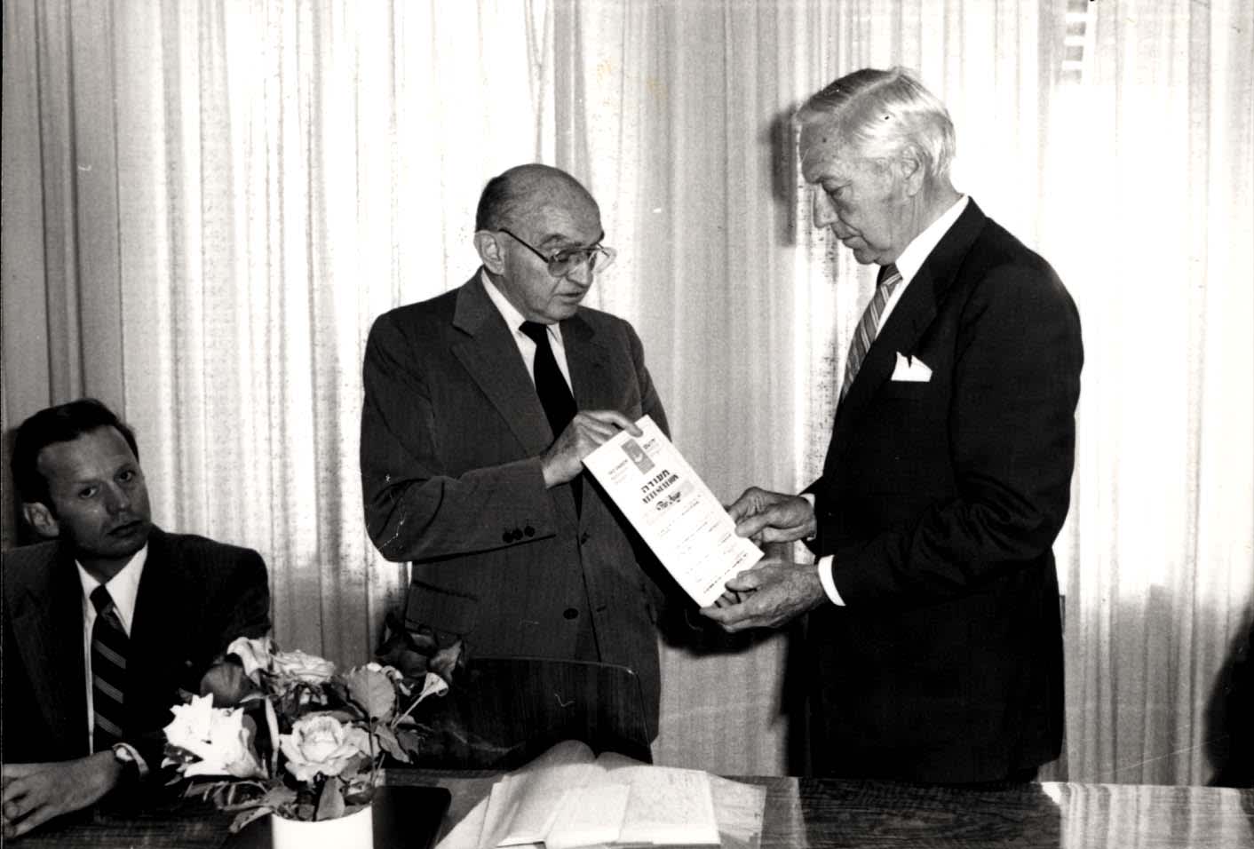 Anger Per, standing, on the right, Yad Vashem Ceremony, 9.05.1983, Back Photo