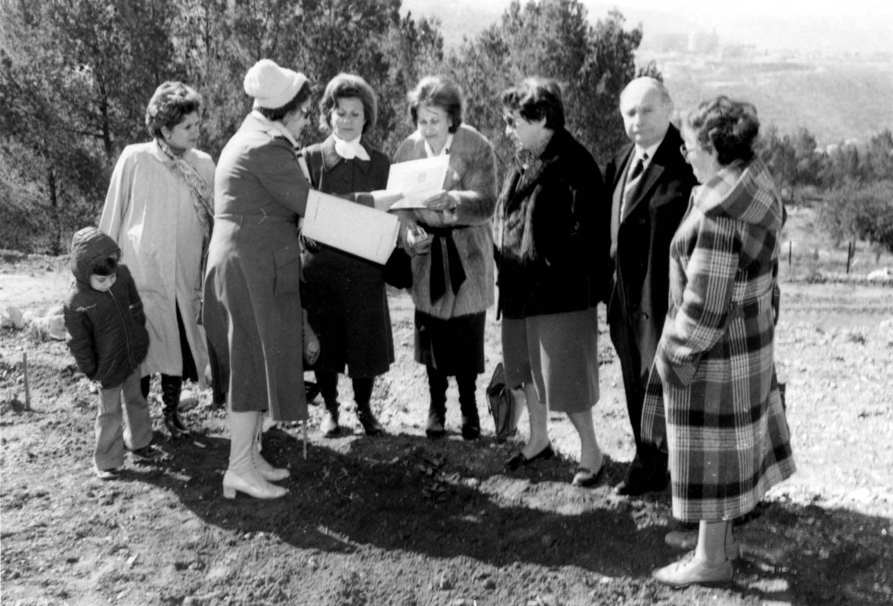 The survivor Stephanie Reicher at the tree planting ceremony