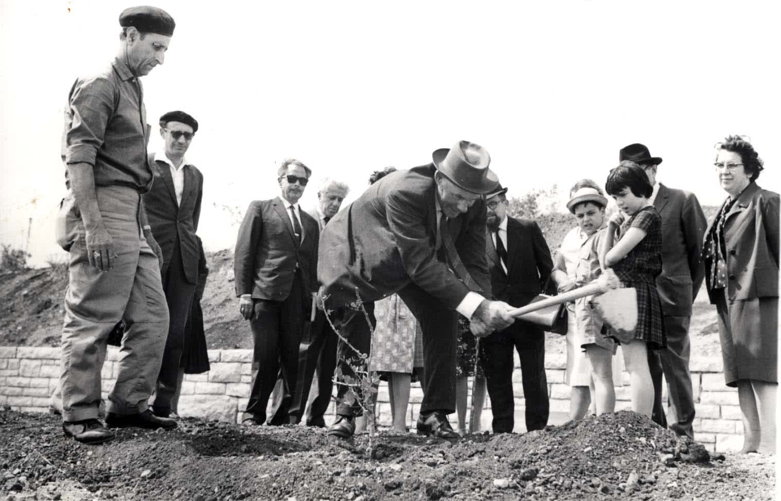 Tree Planting Ceremony in Honor of Bogaard Johannes. Yad Vashem