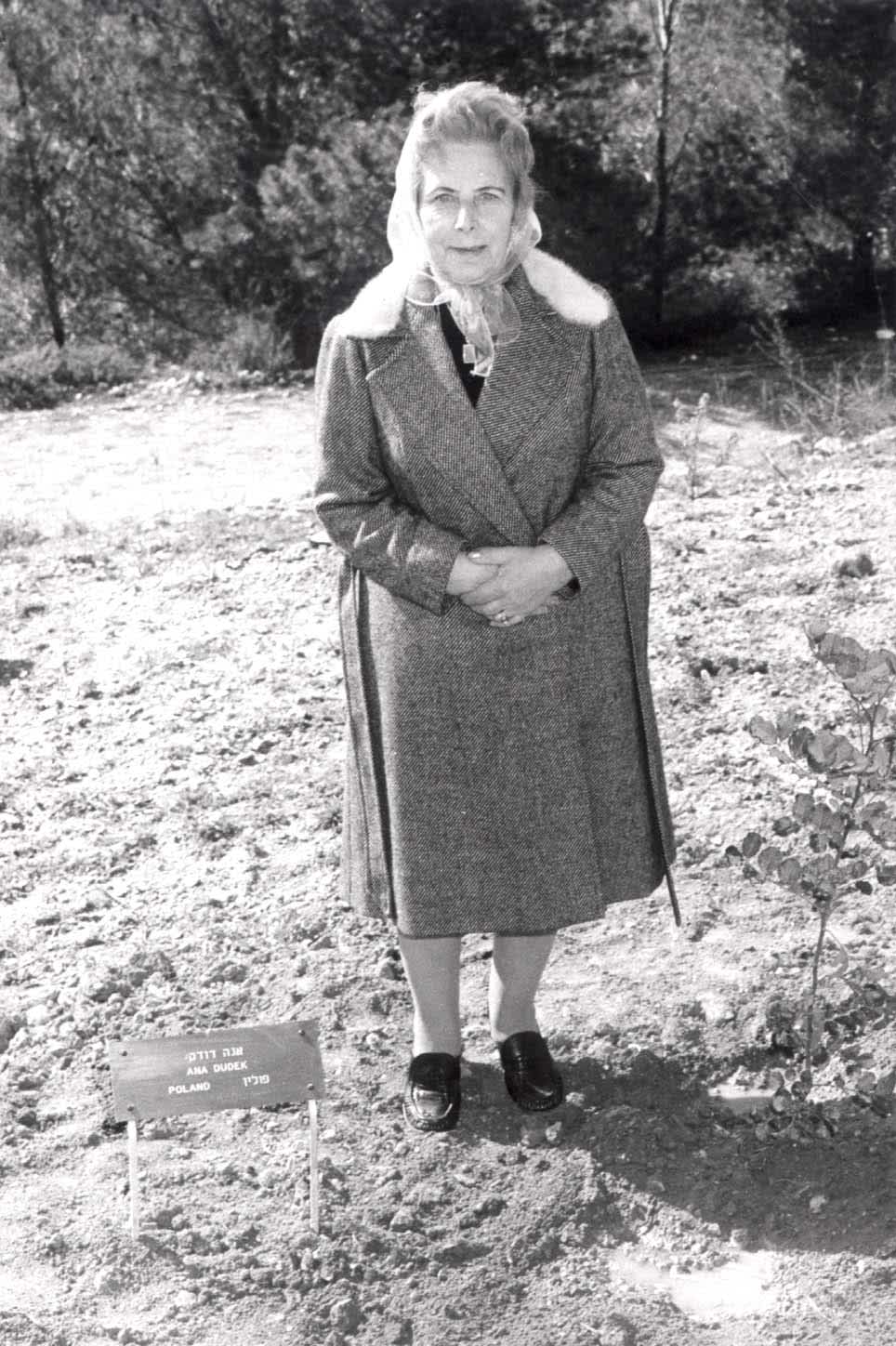 Helena Sokolska during her visit to Yad Vashem