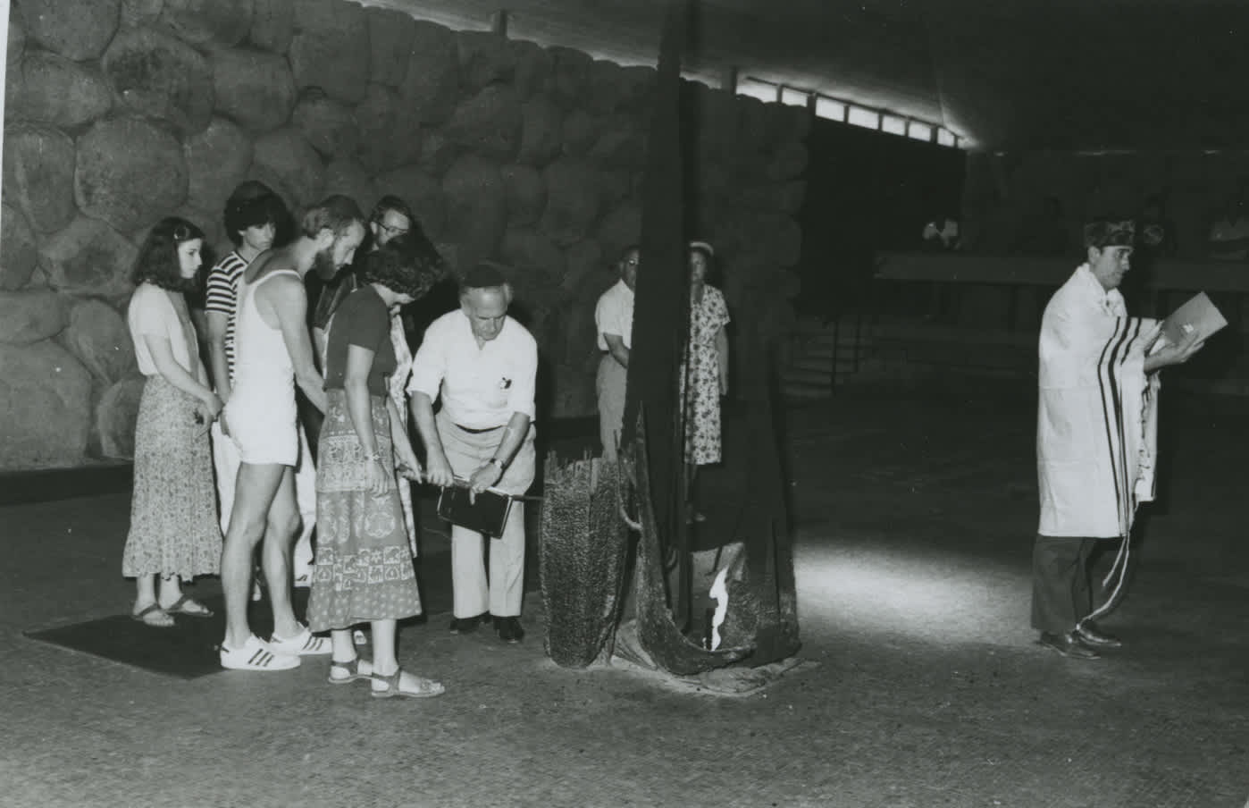 Ceremony in Honor of Kee Jansen in the Hall of Remembrance. Yad Vashem, 29.06.1980.