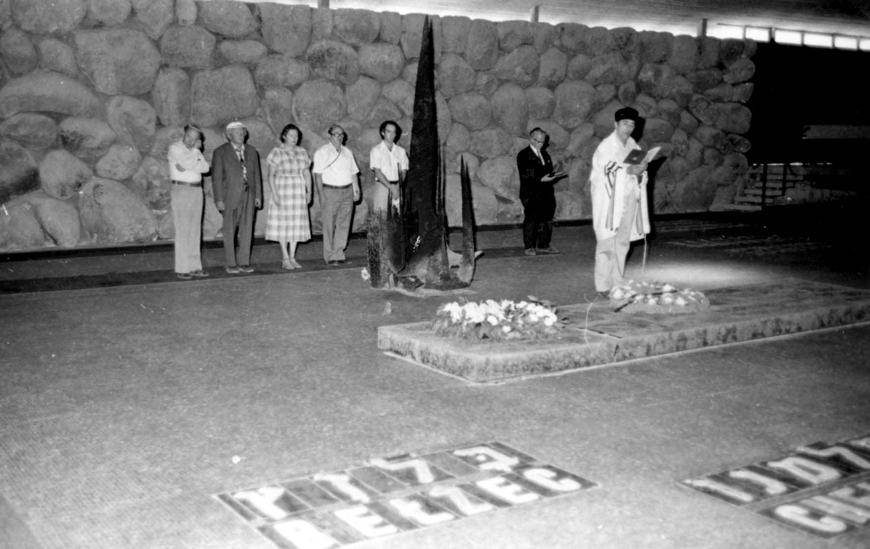 Ceremony in Honor of Fritz Muehlhof in the Hall of Remembrance. Yad Vashem, 04.09.1979