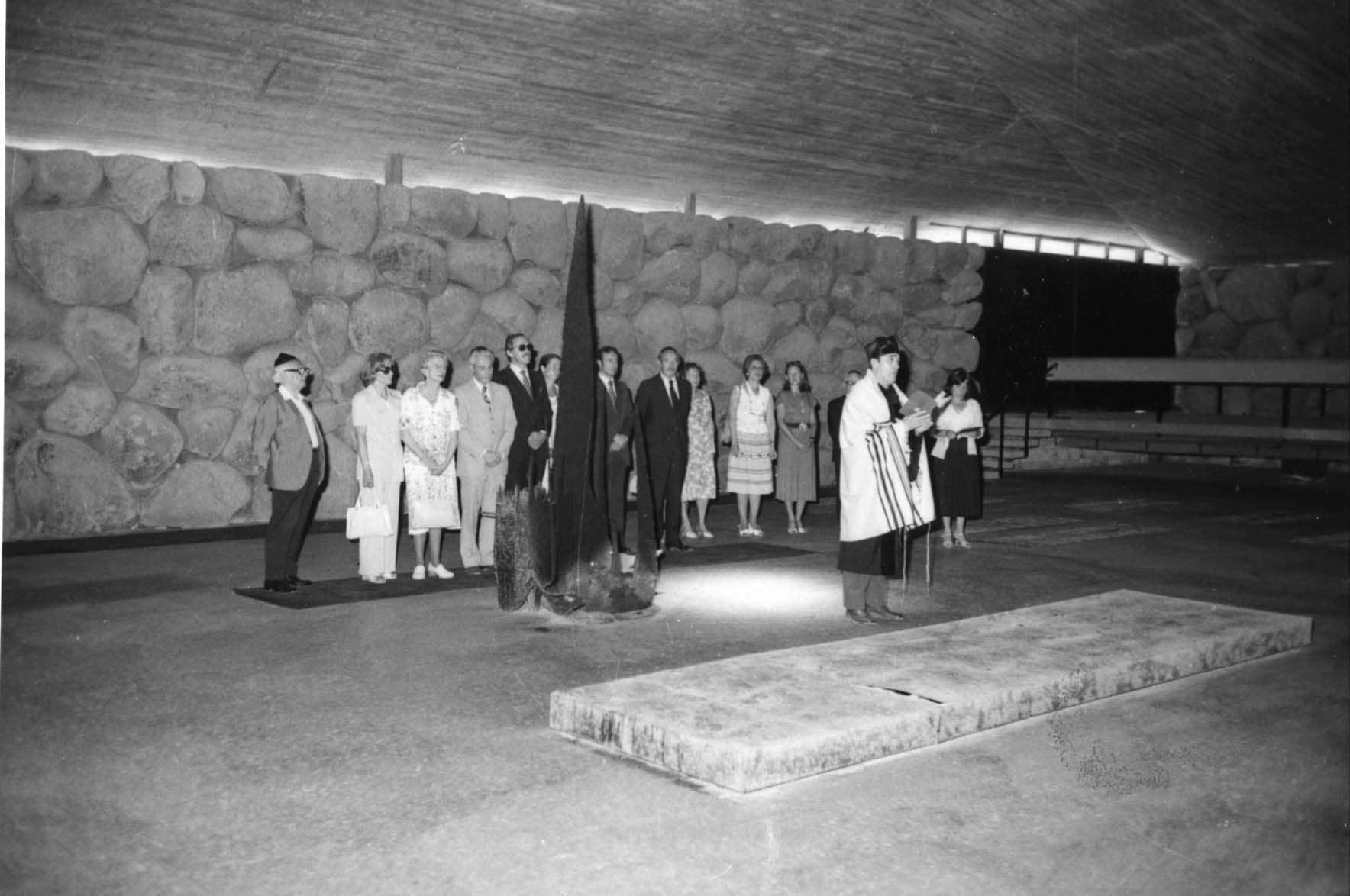 Ceremony in Honor of Dorothea Neff in the Hall of Remembrance. Yad Vashem, 25.05.1980