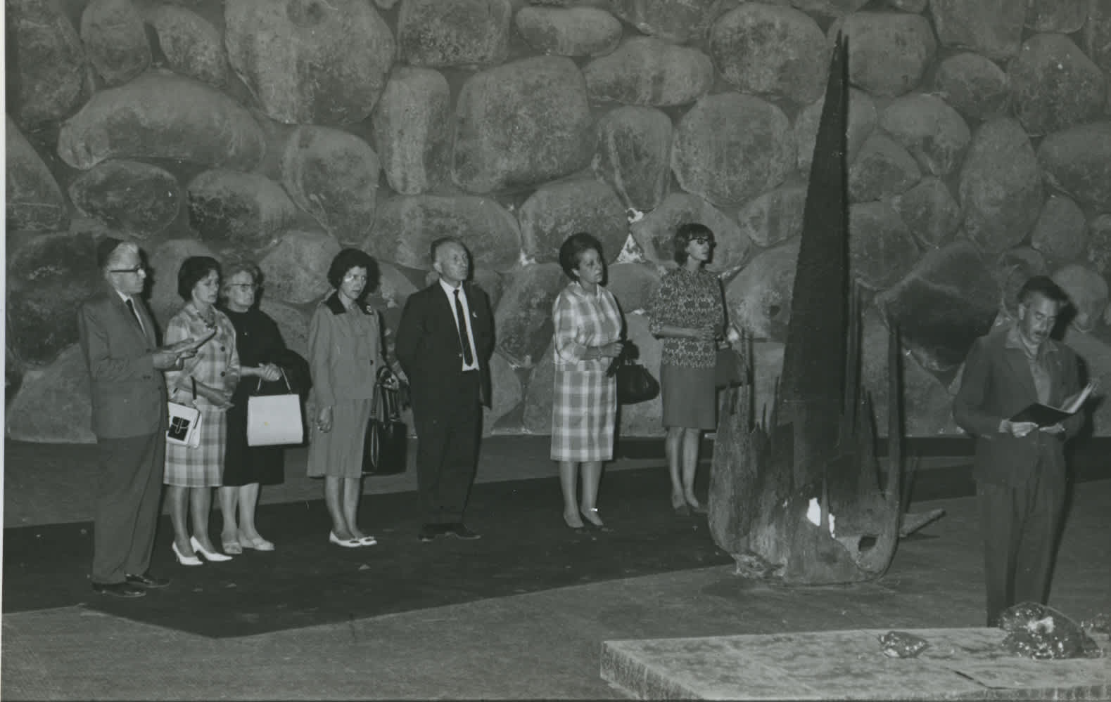 Ceremony in Honor of Suzanne Rodi in the Hall of Remembrance. Yad Vashem, 25.04.1965