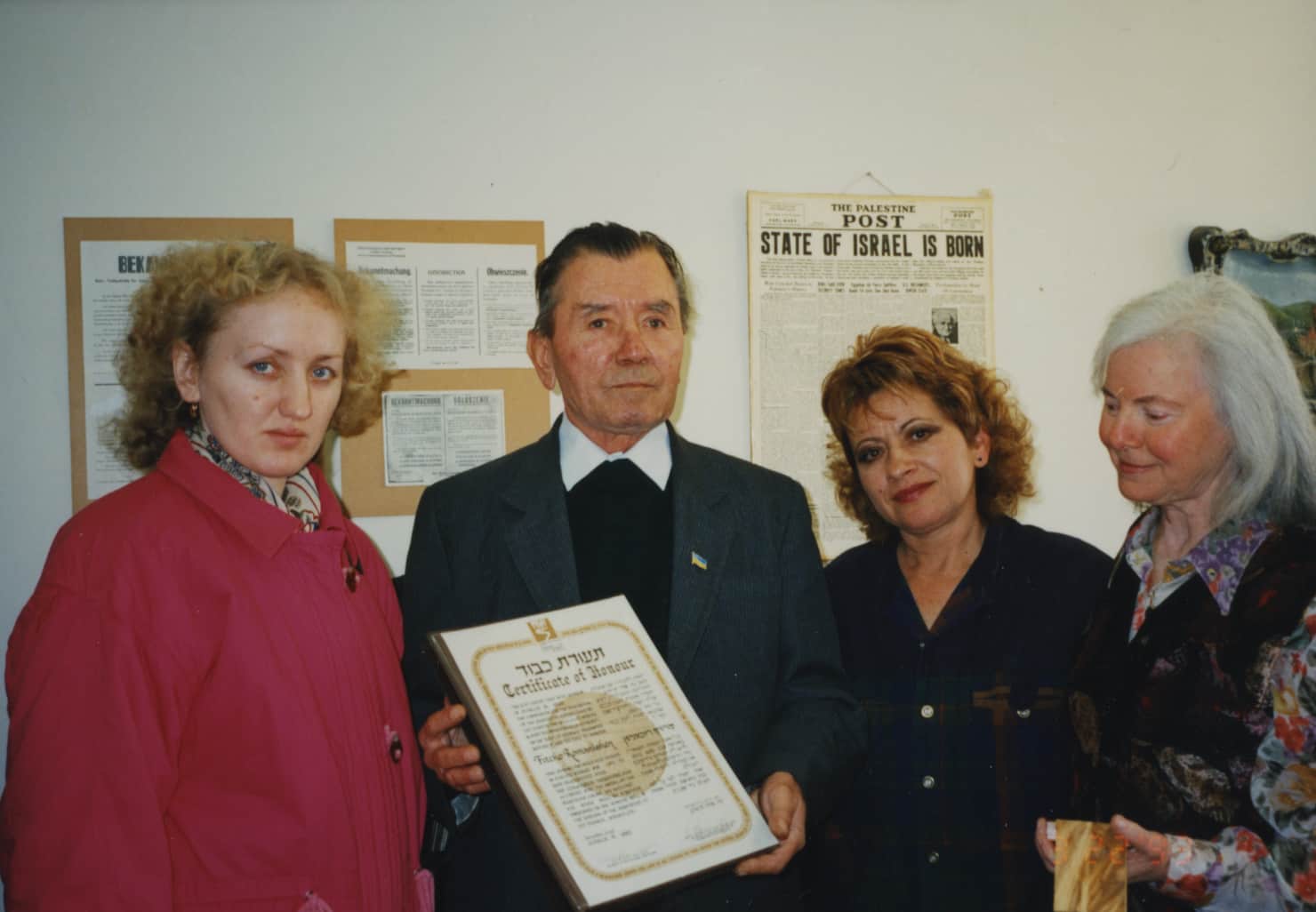 Ceremony in honor of Fedor Romanishin. Yad Vashem, 22.03.1993. With the participation of the rescued and the rescuers grandson