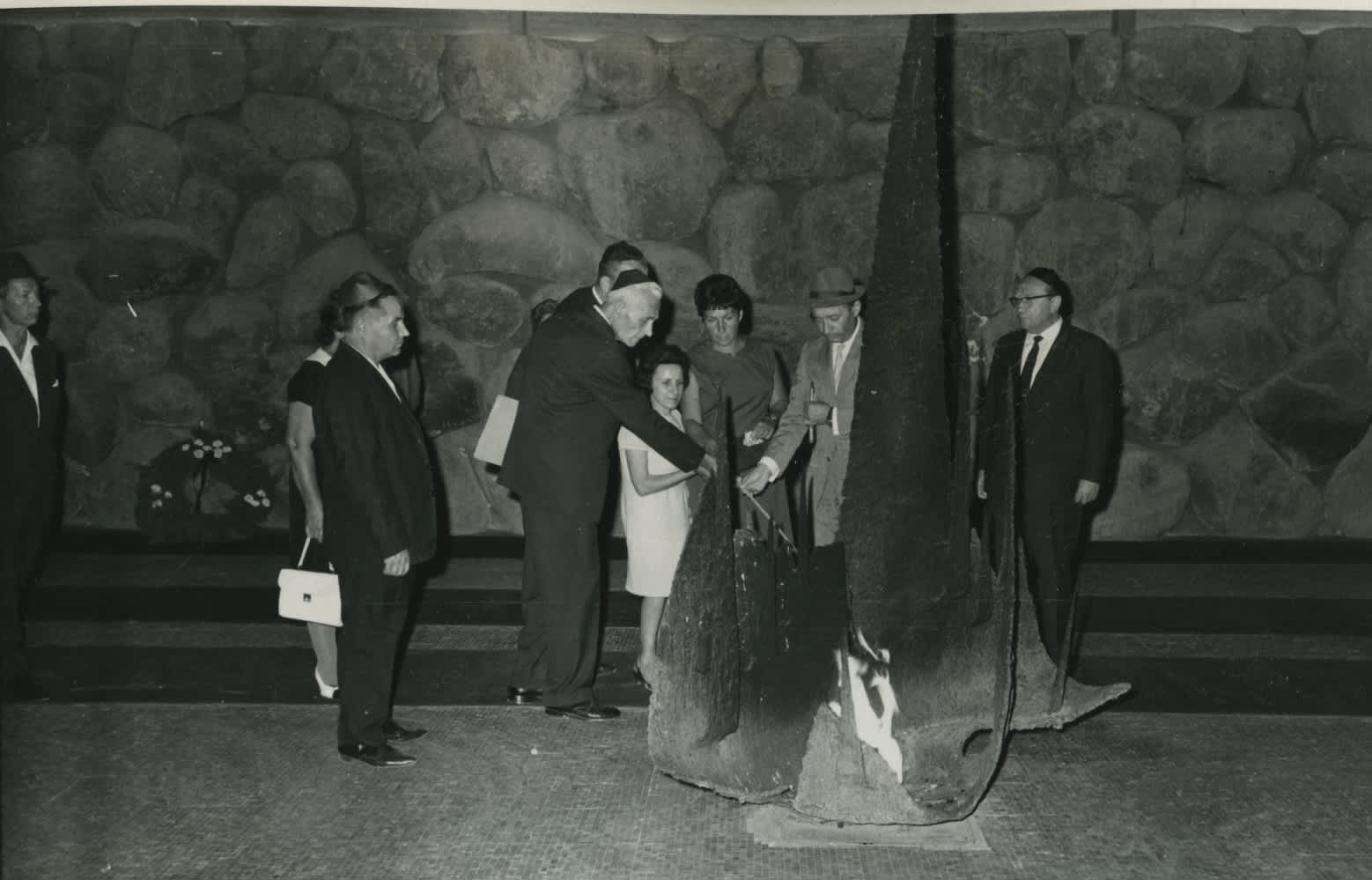 Ceremony in Honor of Zofia Rozen in the Hall of Remembrance. Yad Vashem, 30.10.1976
