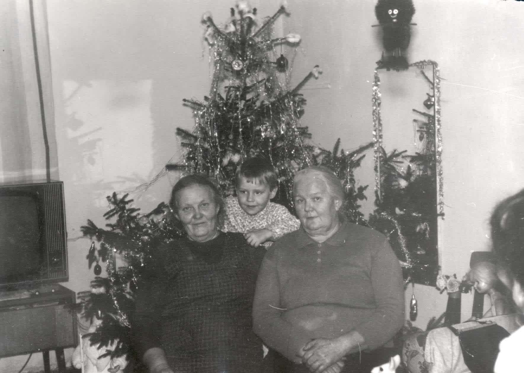 Rescuers Anastasia Yemelianova (on the right) and Ustinia Vasilieva (on the left), 1970
