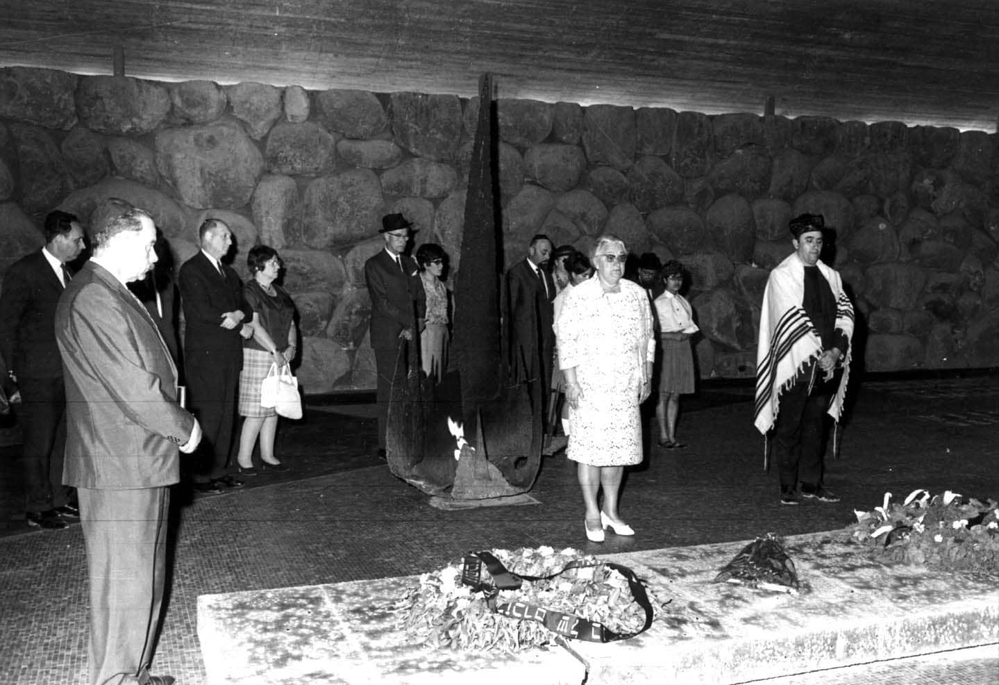 Ceremony in Honor of Wijsmuller Gertud in the Hall of Remembrance. Yad Vashem, 13.04.1967