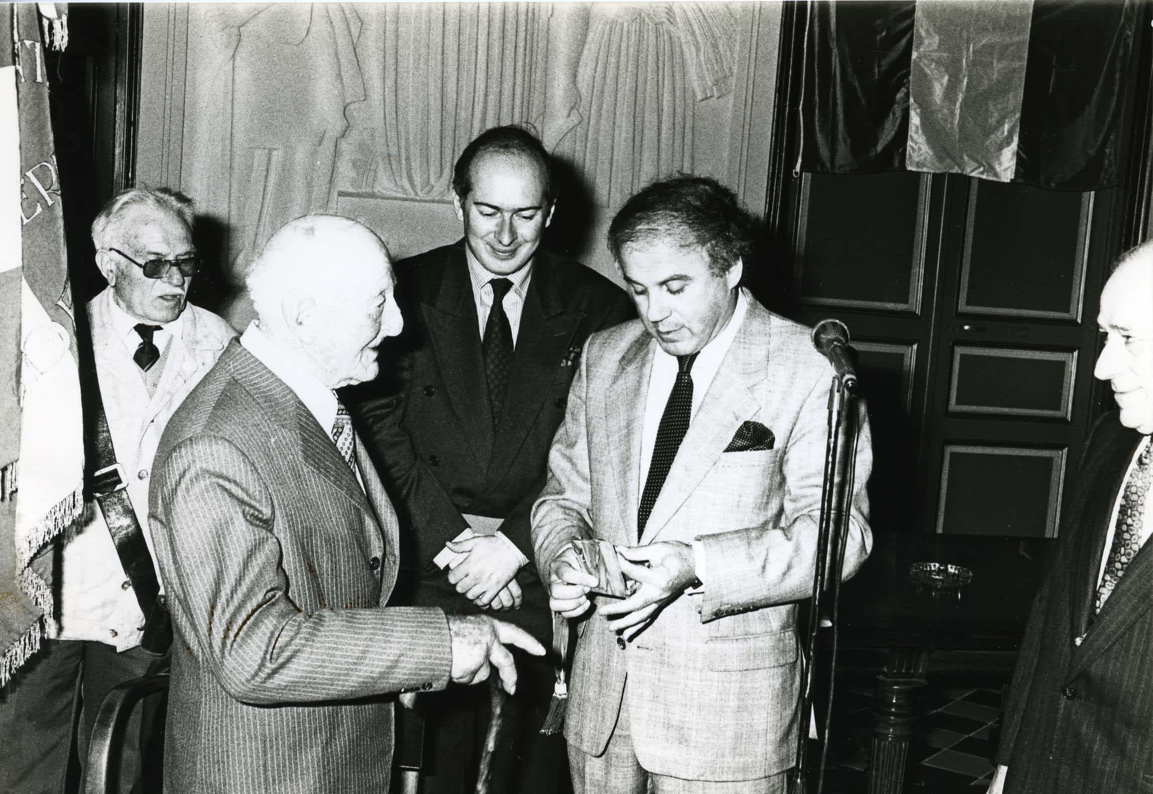 Joseph Joly receives his Certificate of Honor.19.03.1990