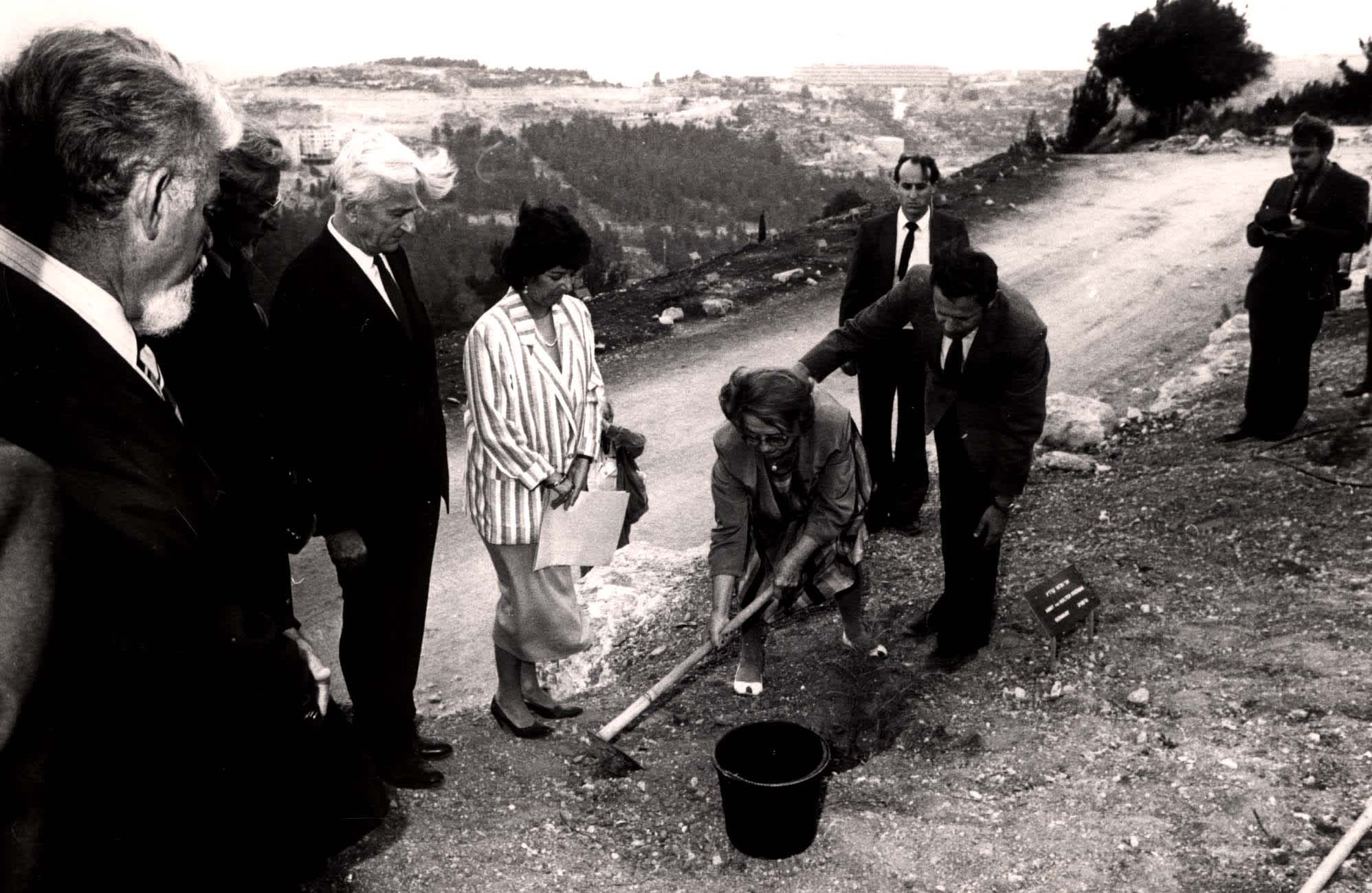 Tree Planting Ceremony in Honor of Walter and Anny Kreddig. Yad Vashem. 08.10.1985.  Anny Kreddig was in the ceremony