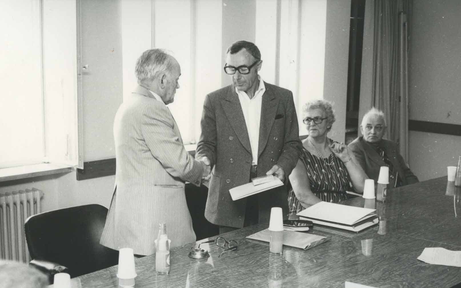 Gerards and Riek Hoefs receive their Certificate of Honor. Yad Vashem. 18.04.1977