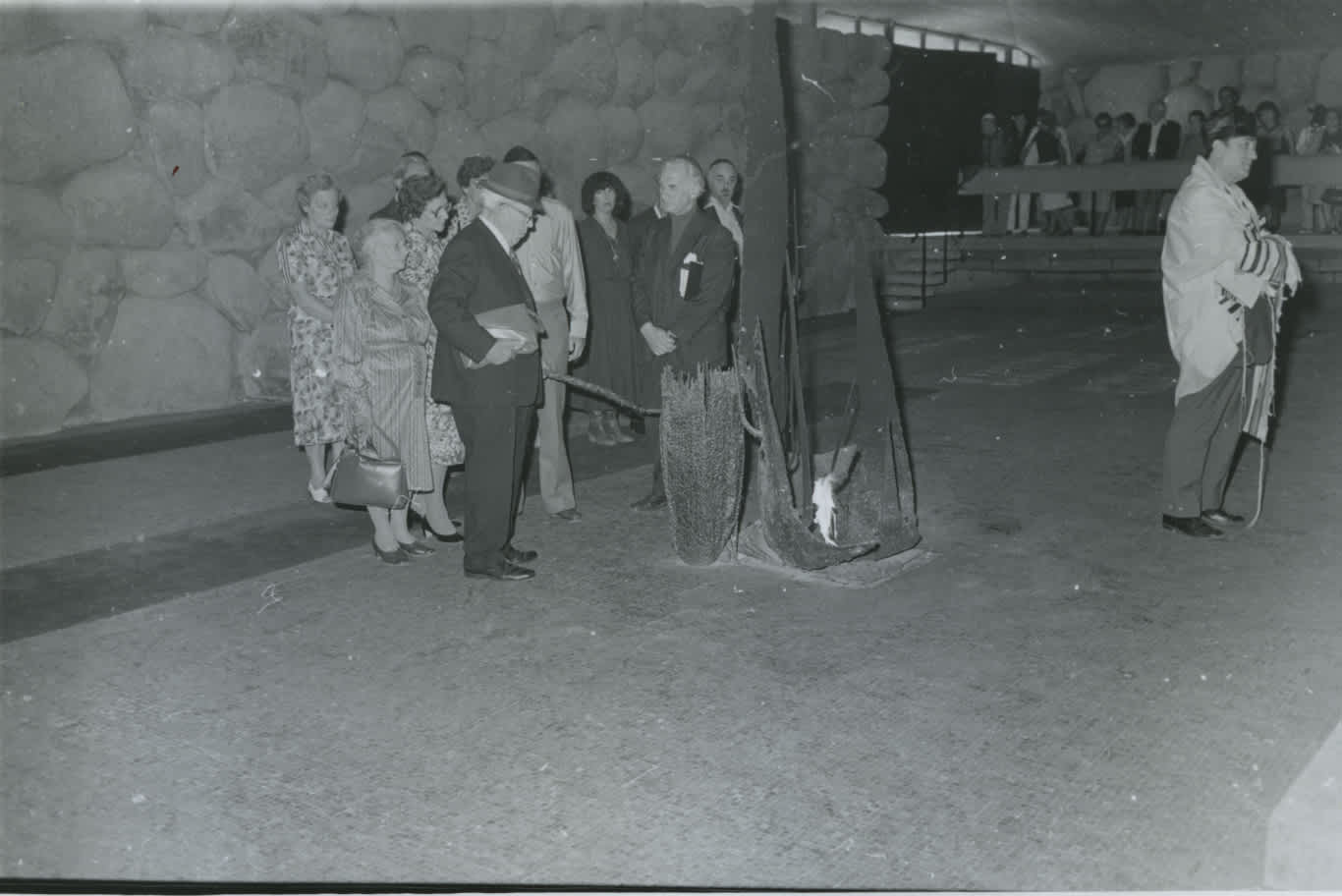 Ceremony in Honor of Ymie and Taeke Lubberts in the Hall of Remembrance. Yad Vashem, 05.11.1979