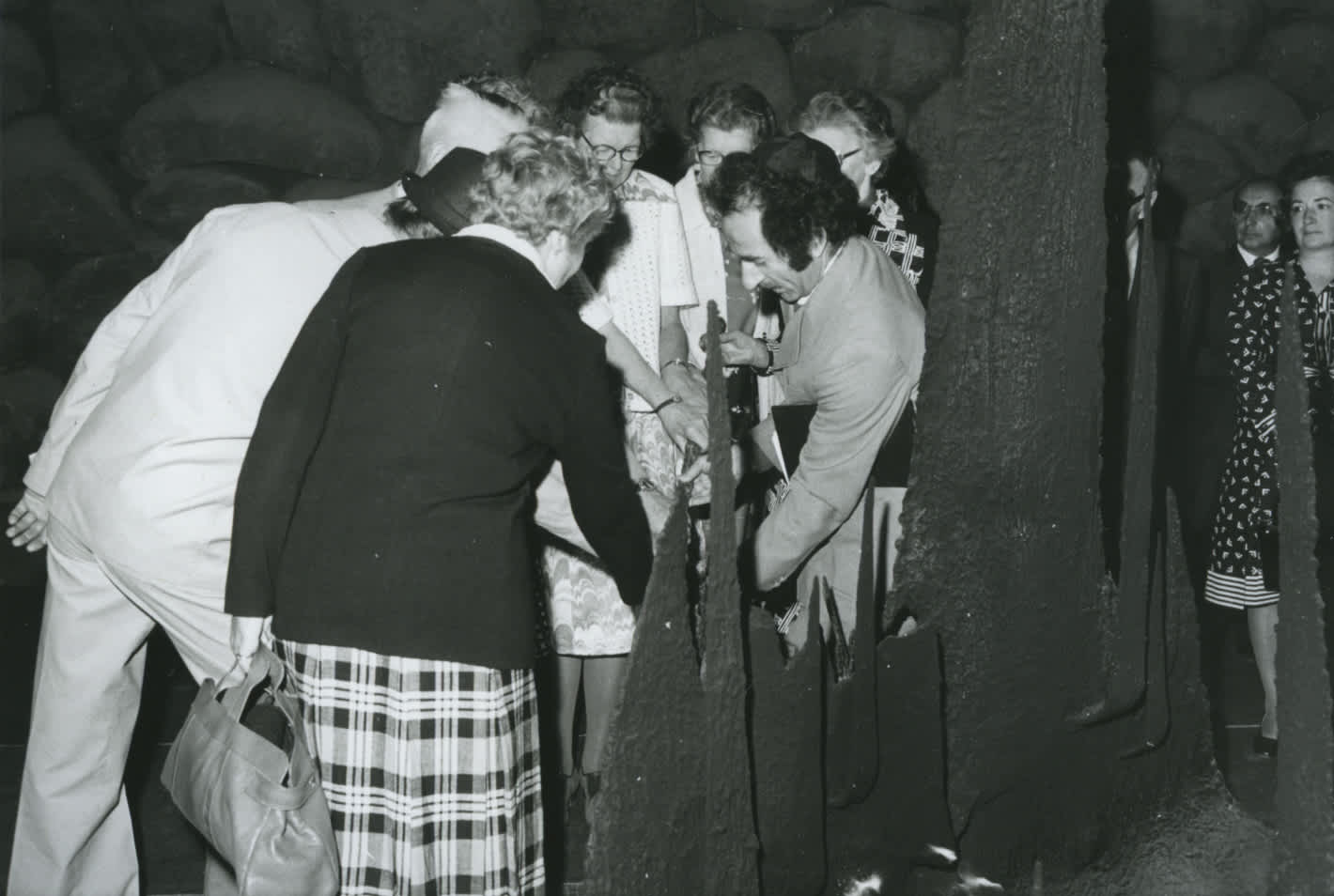 Ceremony in Honor of Martien and Johanna van Willigen in the Hall of Remembrance. Yad Vashem, 29.03.1976