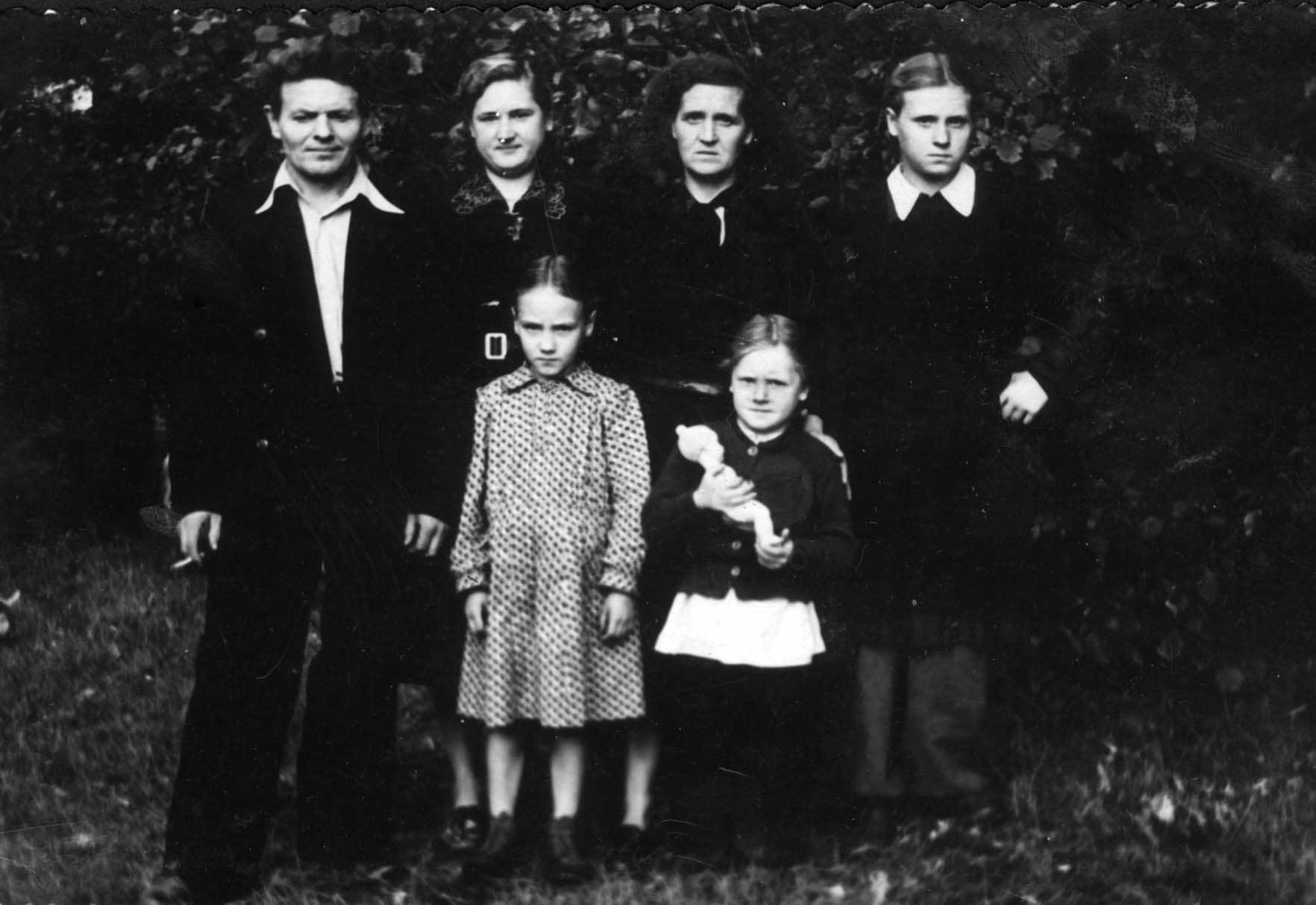 The rescuers' family, 1958