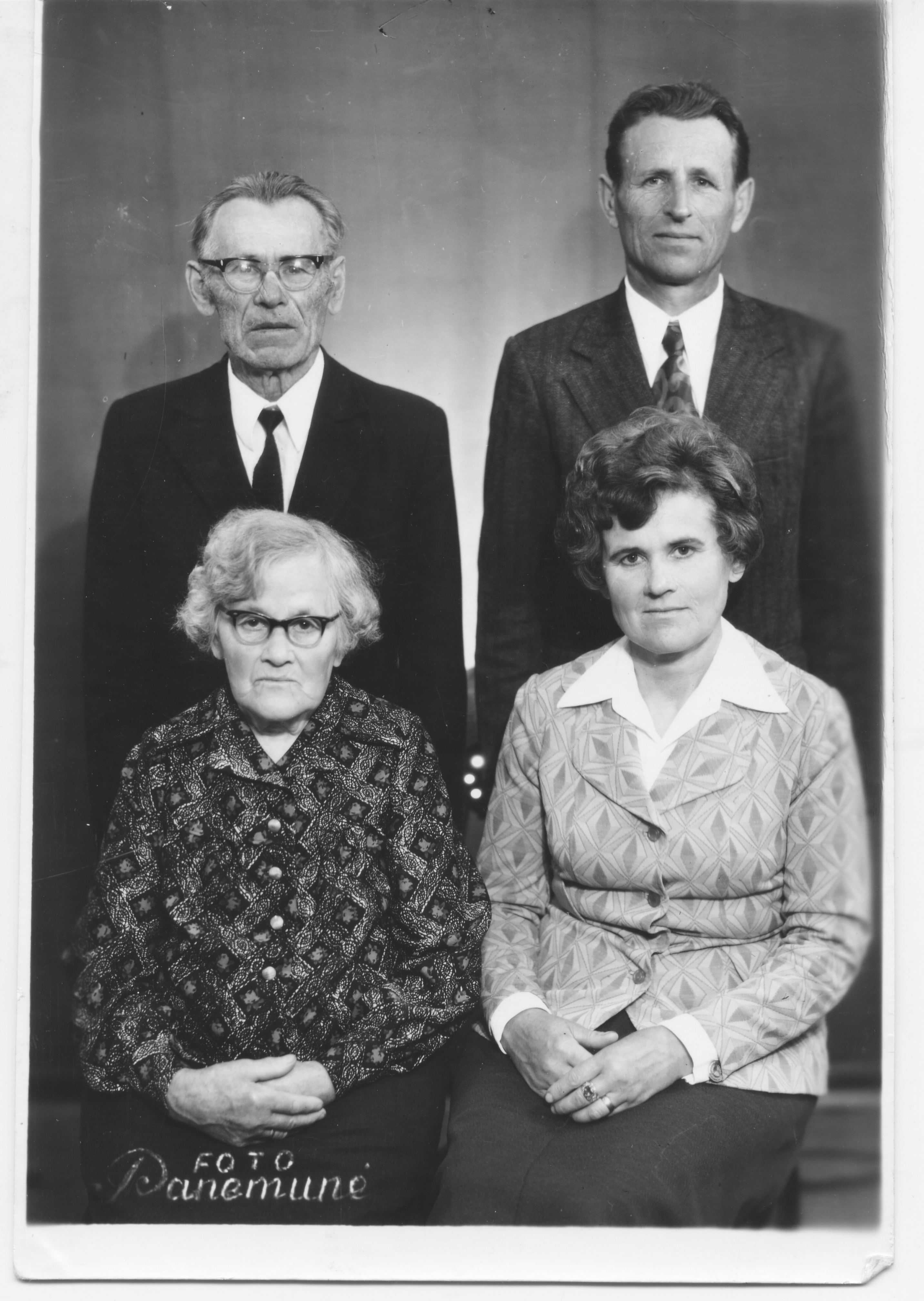 Petronele Toliusiene and Dominykas Toliusis with their daughter Ona Toliusyte-Girskiene and her husband
