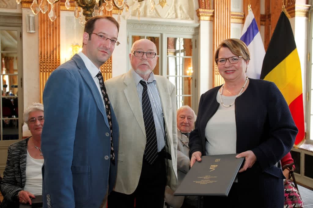 Ceremony in Honor of Edmond and Marguerite STORDER, Parlement bruxellois, 19.4.16. Jean-Pierre STORDER  receives the Certificate of Honor.