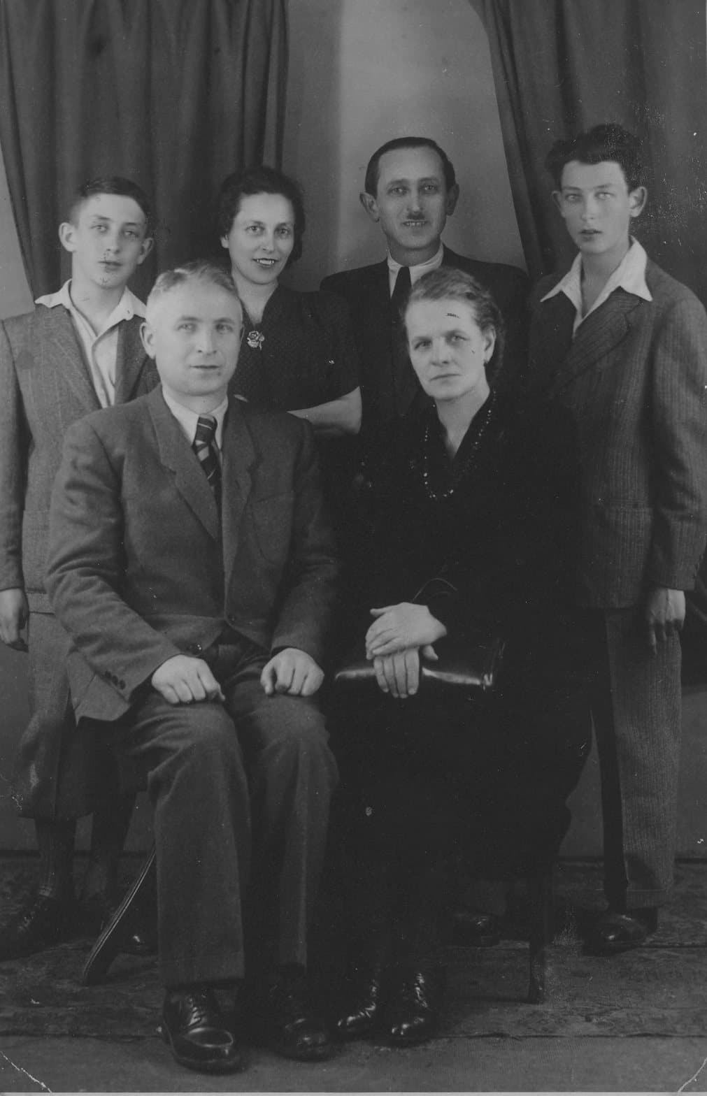 Rozalia Makara (sitting from right). The survivors are standing behind: fron left: Alek Nadel, Lusia Nadel, Marian Nadel & Kuba Nadel. Bielawa, Polanld, 1950